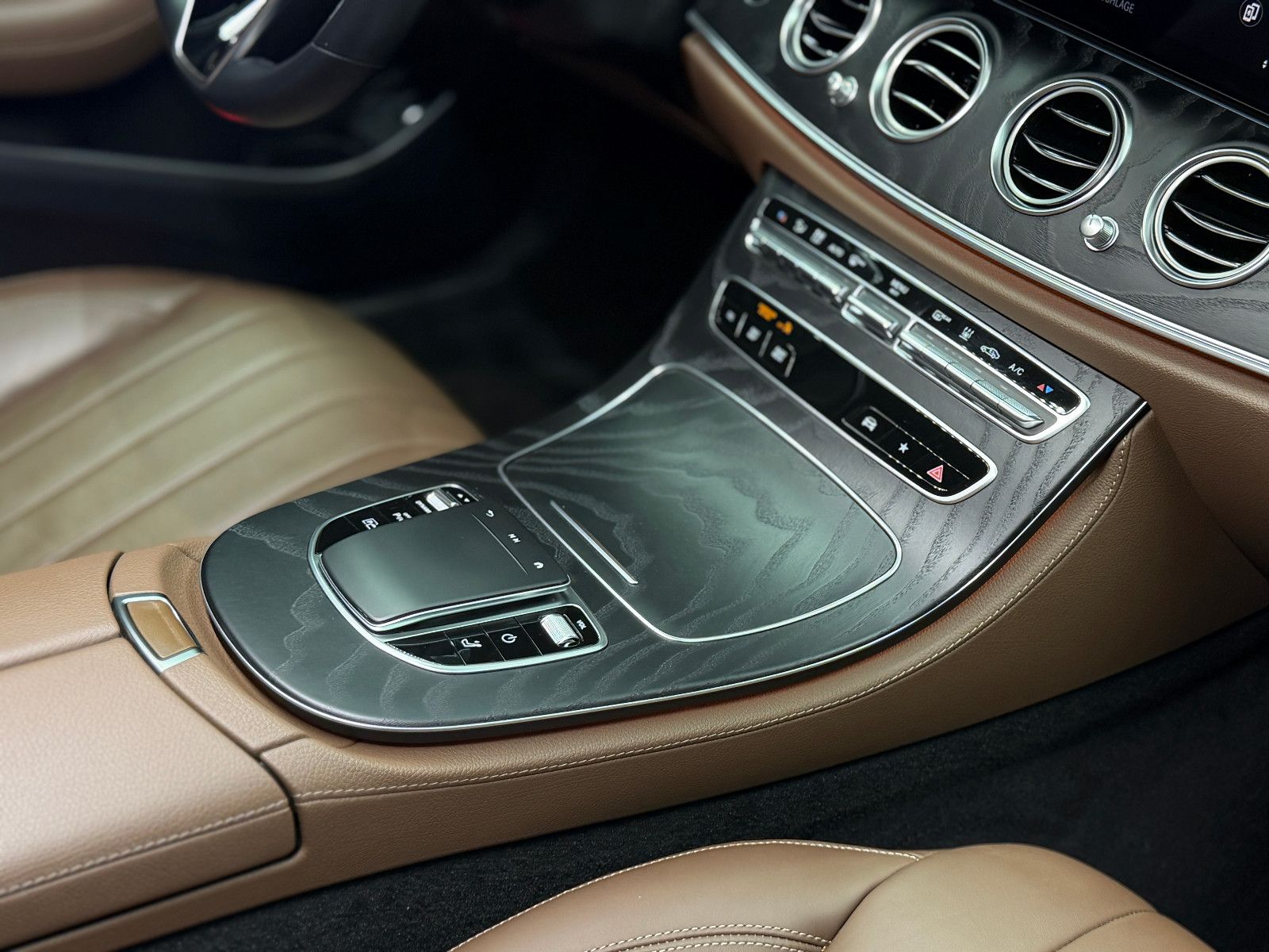 Fahrzeugabbildung Mercedes-Benz E 300 de T-Modell |BURMESTER|MULTIBEAM-LED