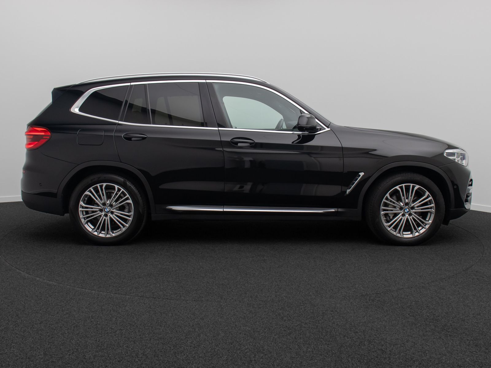 Fahrzeugabbildung BMW X3 xD30e LuxuryLine HUD 360&deg;Panorama HiFi 19Zoll