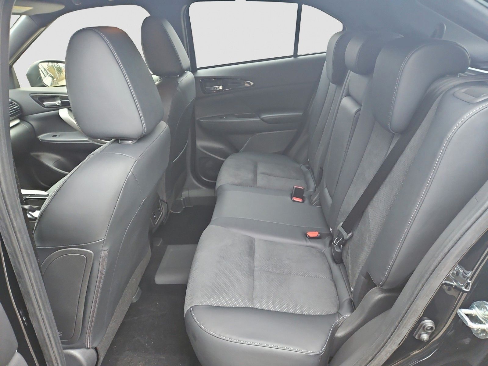 Fahrzeugabbildung Mitsubishi Eclipse Cross 2.4 PHEV 4WD Select