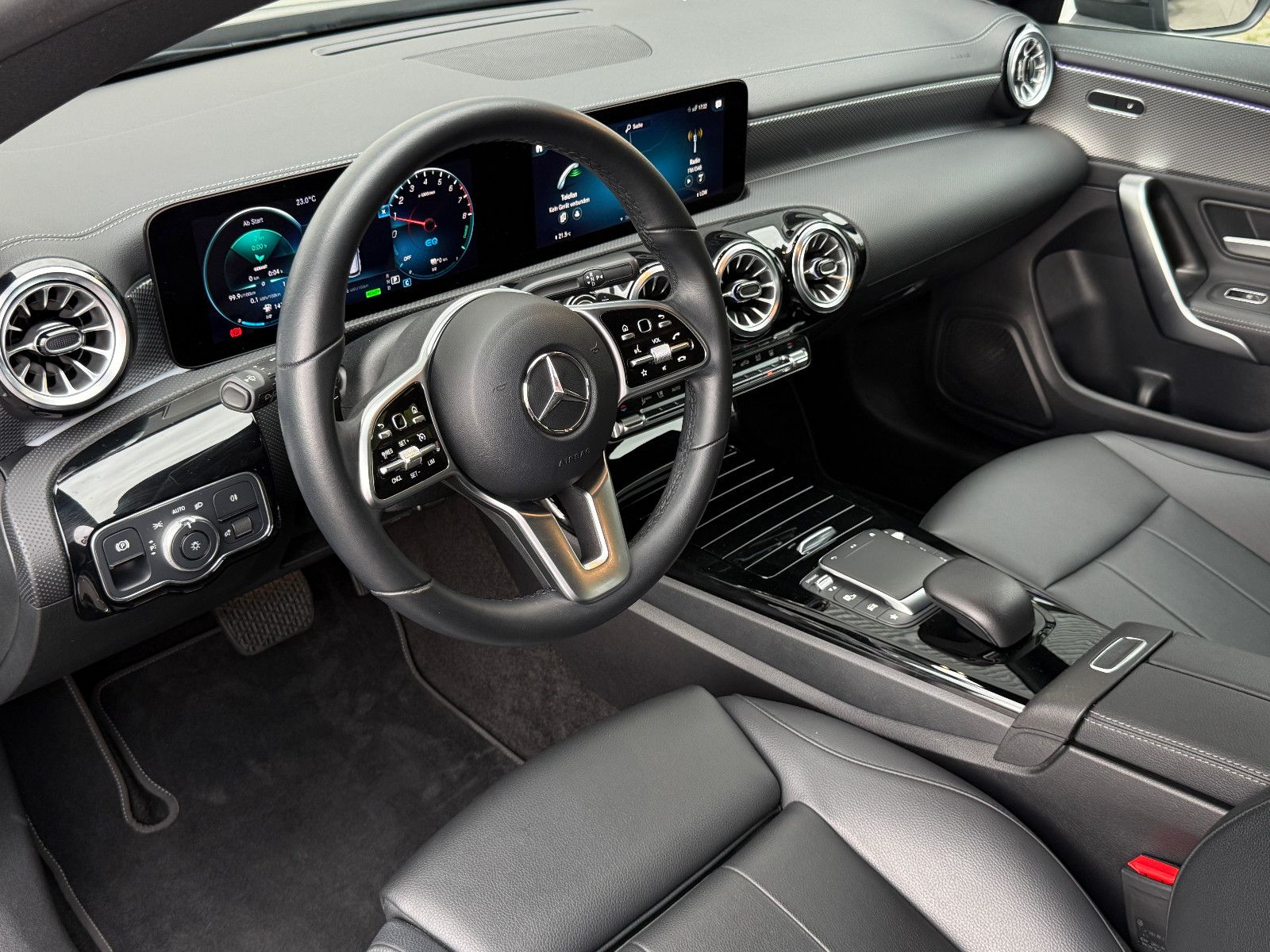Fahrzeugabbildung Mercedes-Benz CLA 250e Shooting Brake Aut Leder Navi LED SHZ