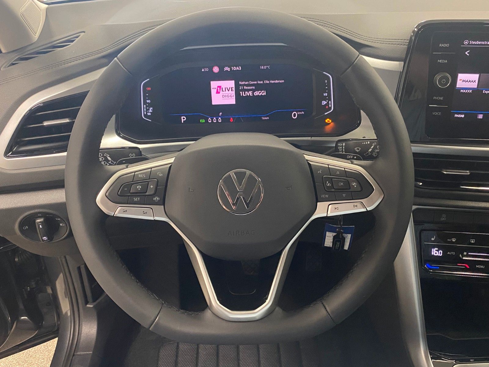 Fahrzeugabbildung Volkswagen T-Roc 1.5 TSI DSG Life+FACELIFT+NAVIGATION+KAMER