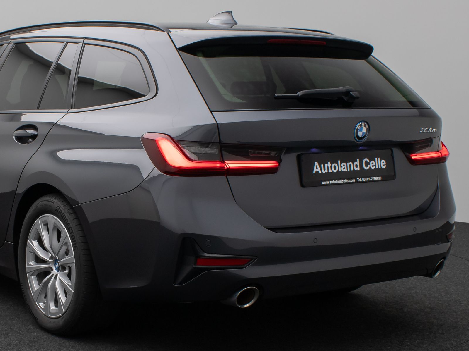 Fahrzeugabbildung BMW 330e DAB HiFi PDC DrivingAssist Alarm Sport LED