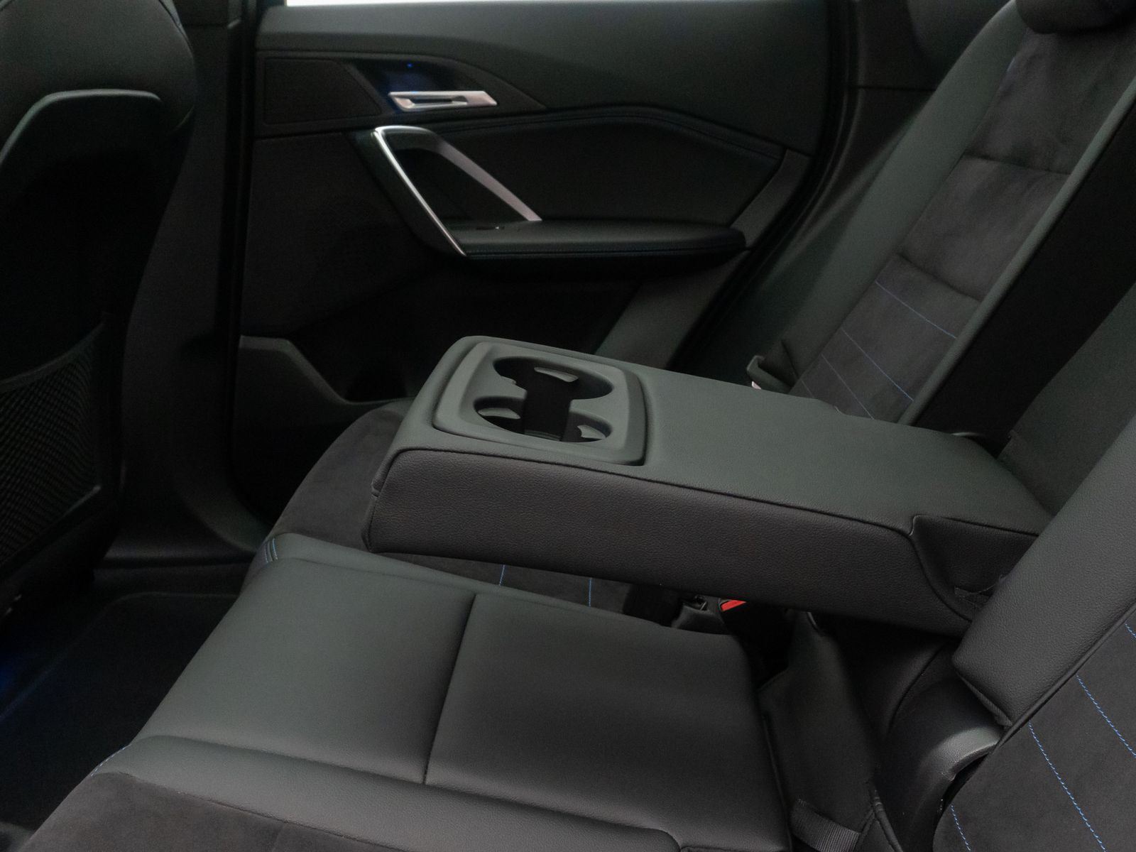 Fahrzeugabbildung BMW iX1 xD30 MSport Panorama 360&deg;HUD DAB Komfort 19"