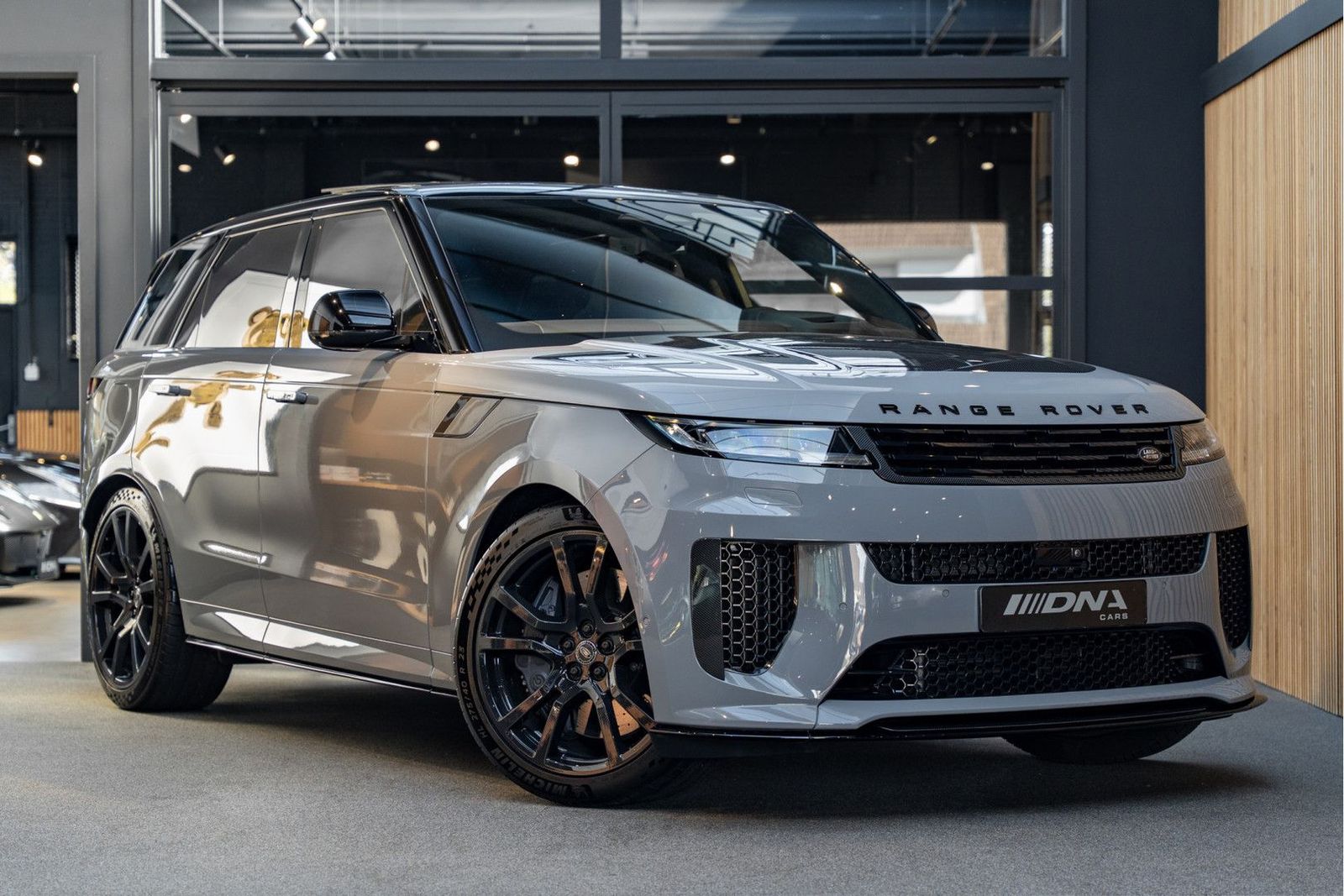 Land Rover Range Rover Sport 4.4 P635 SV Carbon Full Carbon