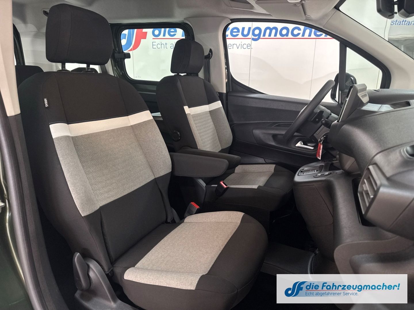 Fahrzeugabbildung Citroën Berlingo Plus Elektro Kombi M LED CarPlay Androi
