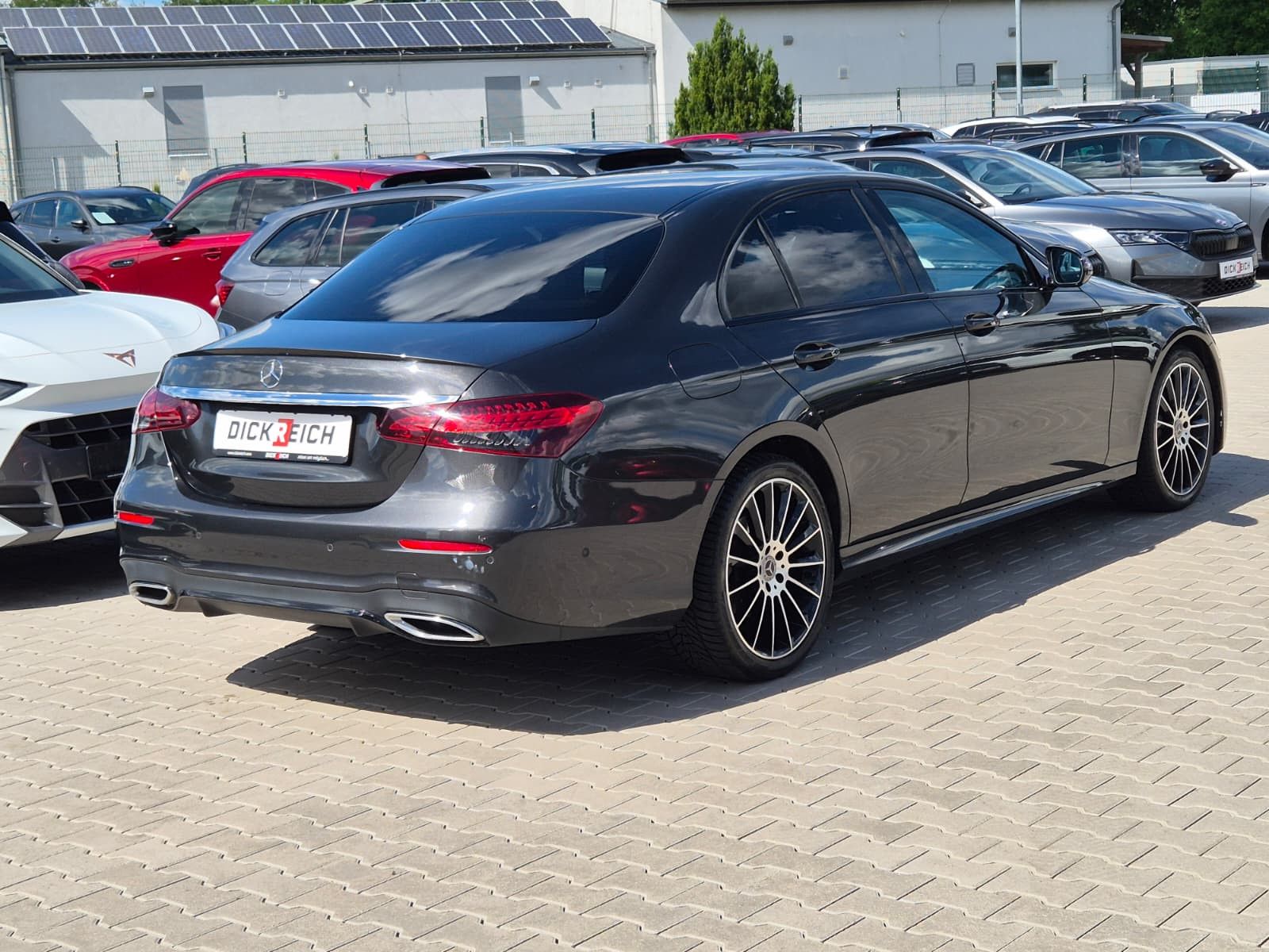Fahrzeugabbildung Mercedes-Benz E 200 AMG NIGHT*LED*MEMORY*MBUX*KAMERA*19"