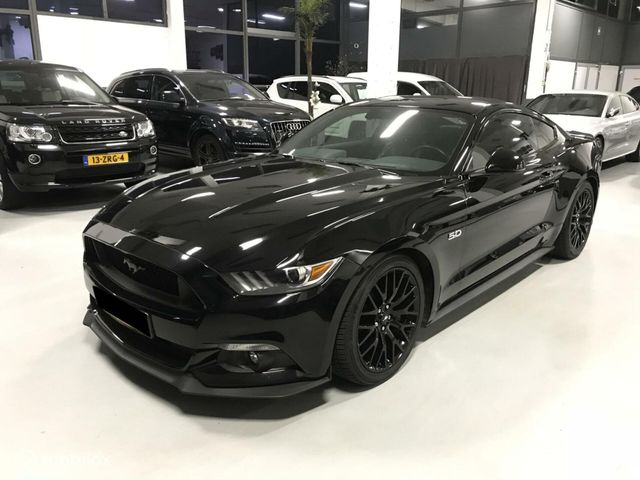 Ford Mustang Fastback 5.0 V8 GT Zwart automatik