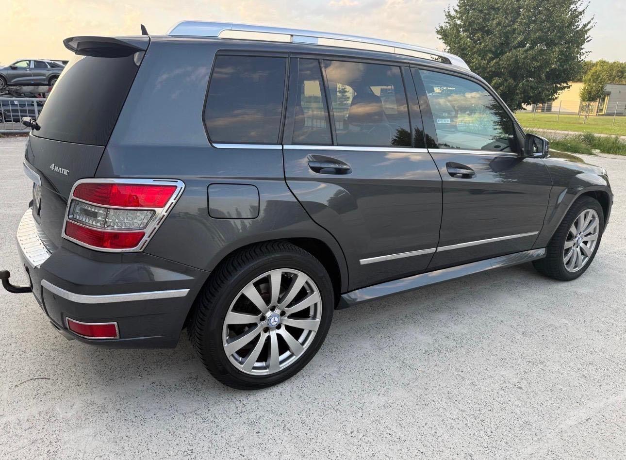 Mercedes-Benz GLK350 2009 — engine 224 HP (165kW)