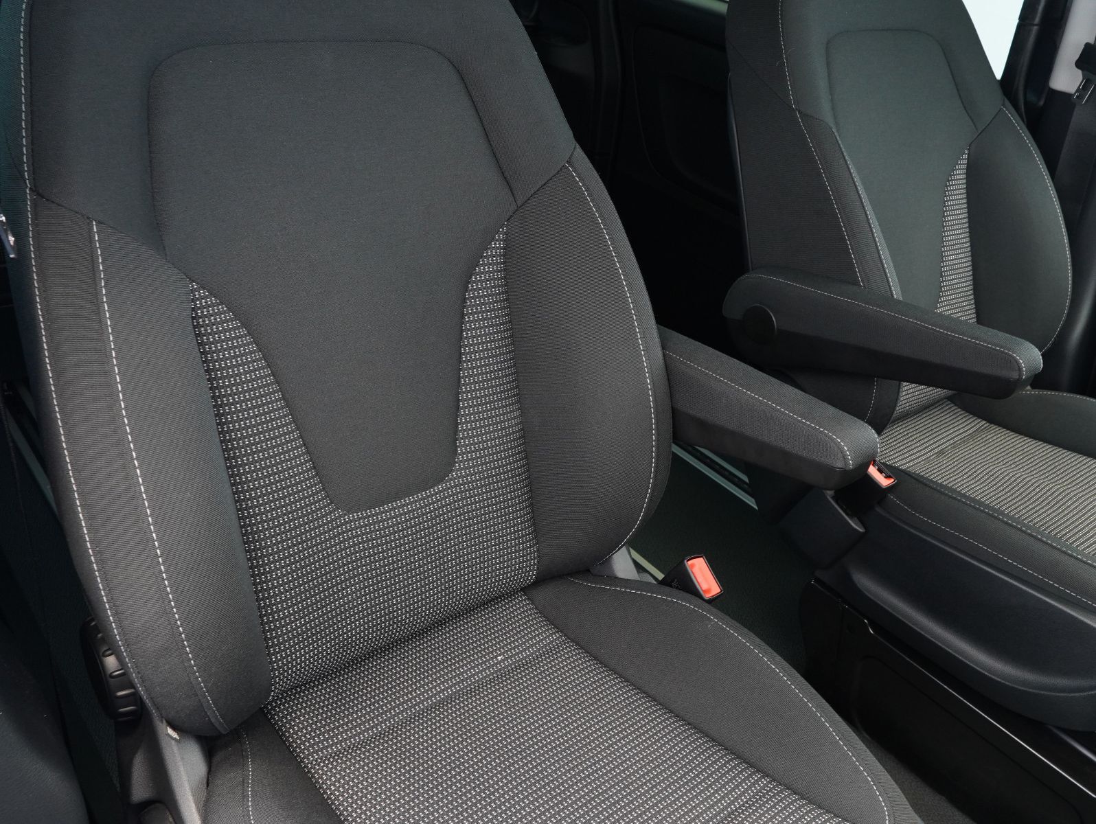 Fahrzeugabbildung Mercedes-Benz Vito Tourer 119 CDI Pro 4x4 lang PÖSSL VANSTAR