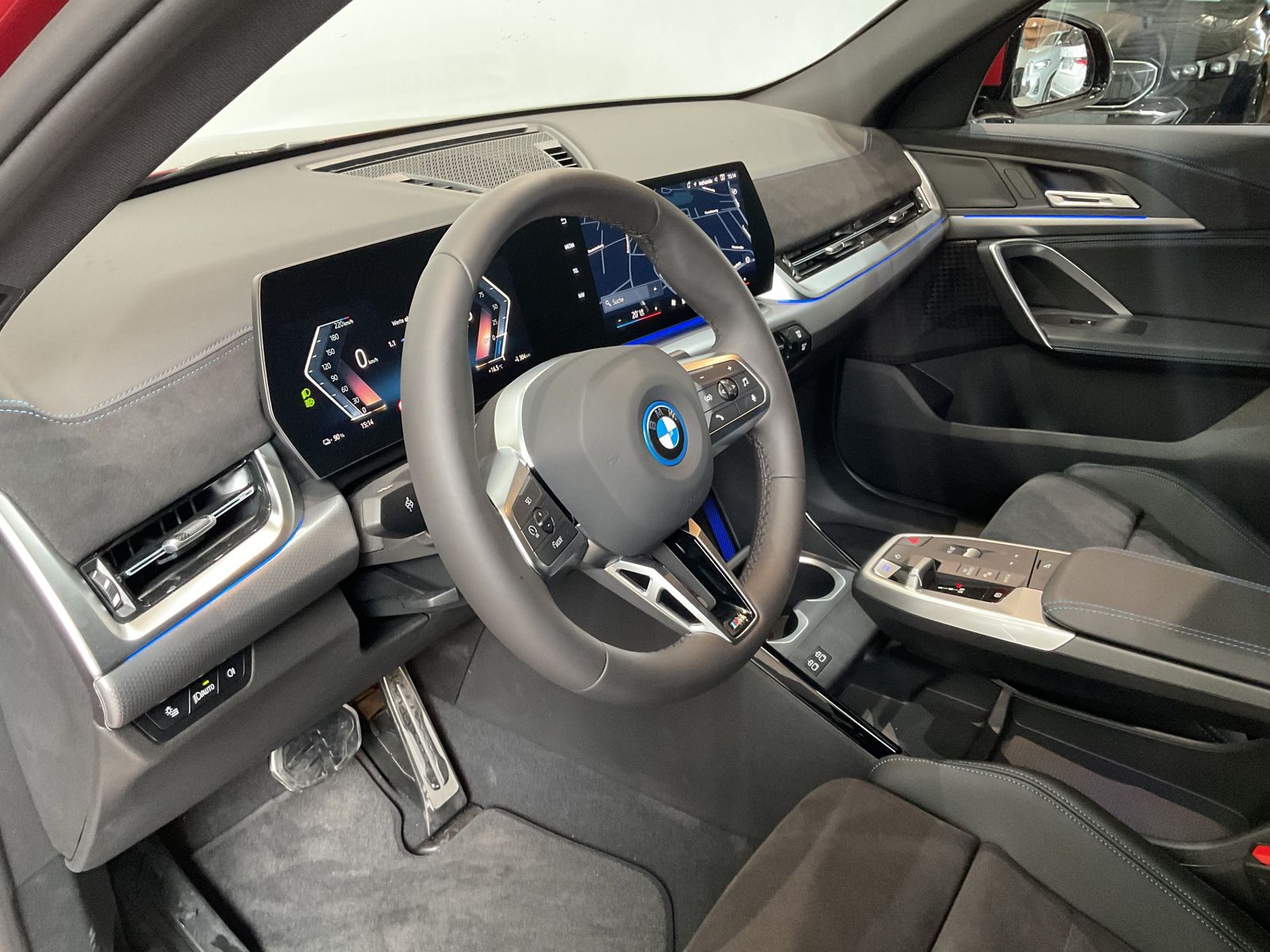 Fahrzeugabbildung BMW iX2 20" LMR, Komfortzugang, AHK M Sportpaket