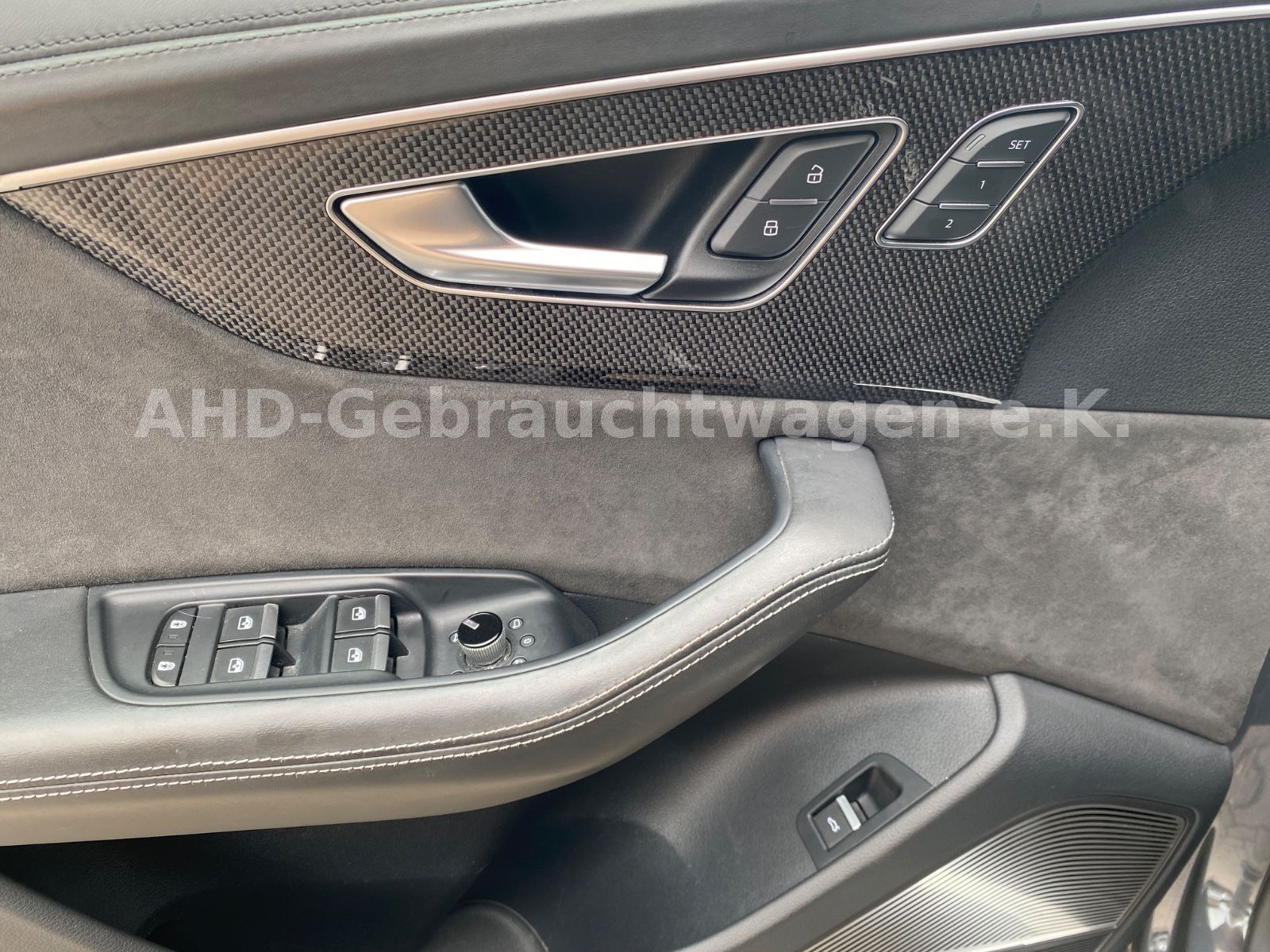 Fahrzeugabbildung Audi SQ8 4.0 TDI AHK B&O 360° Carbon Matrix Rauten 22
