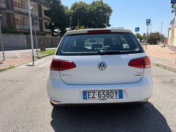 Volkswagen Golf - 5