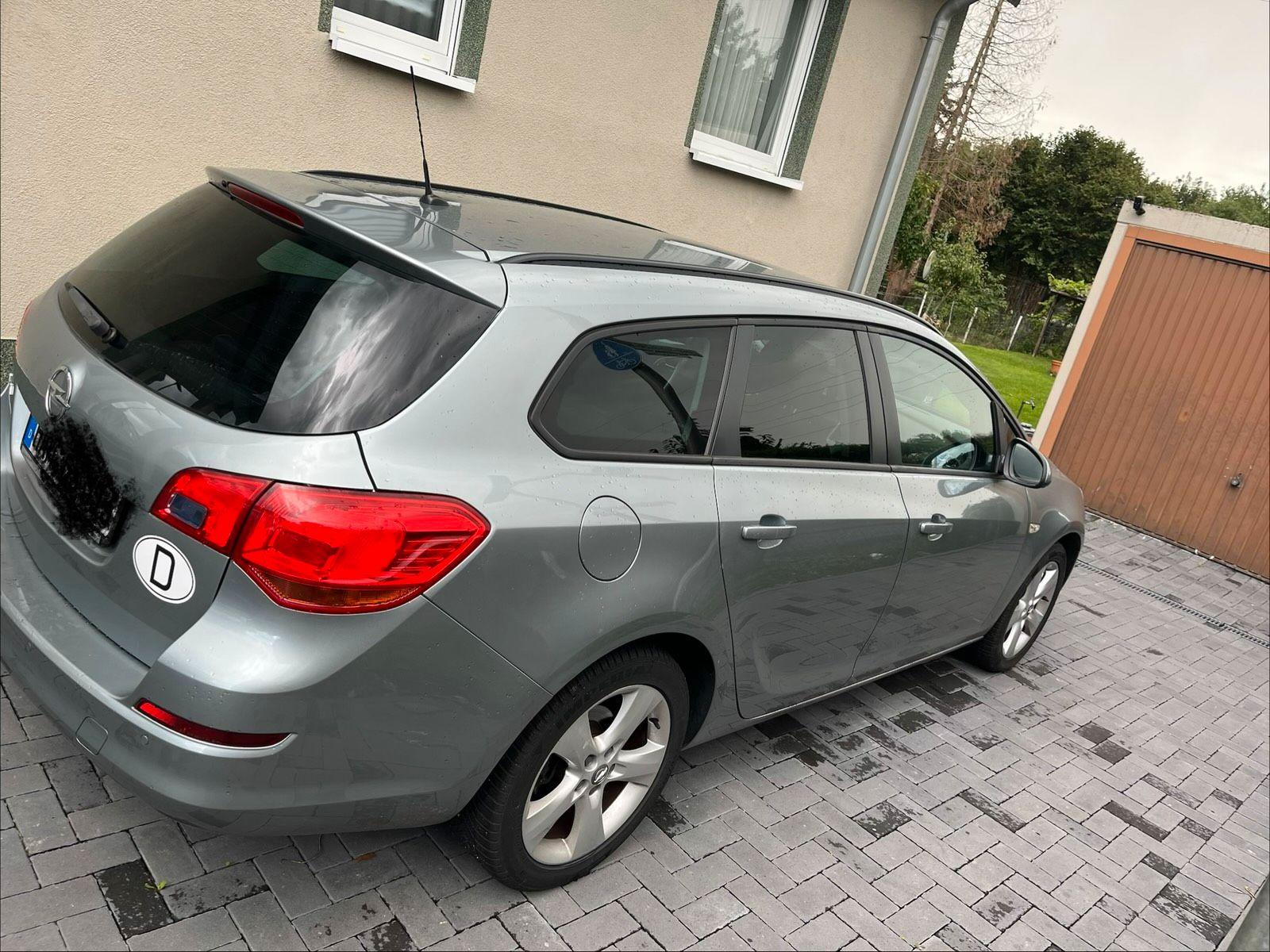 Opel Astra 2011 — engine 120 HP (88kW)