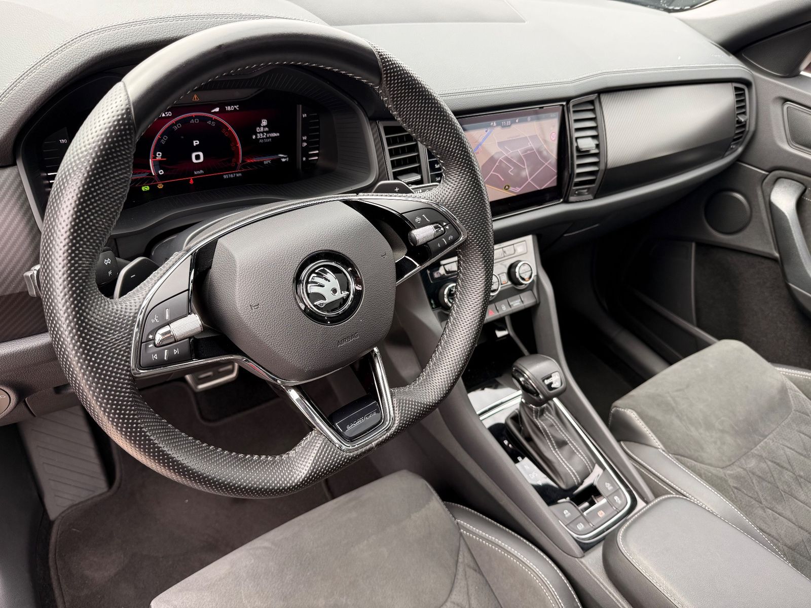 Fahrzeugabbildung SKODA Kodiaq Sportline 4x4 NAV+LED+PANO+AHK+ACC+19ZOLL