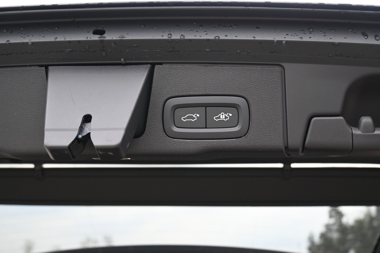 Fahrzeugabbildung Volvo XC60 B5 AWD Ultra Black Edition*LED*PANO*360*B&W