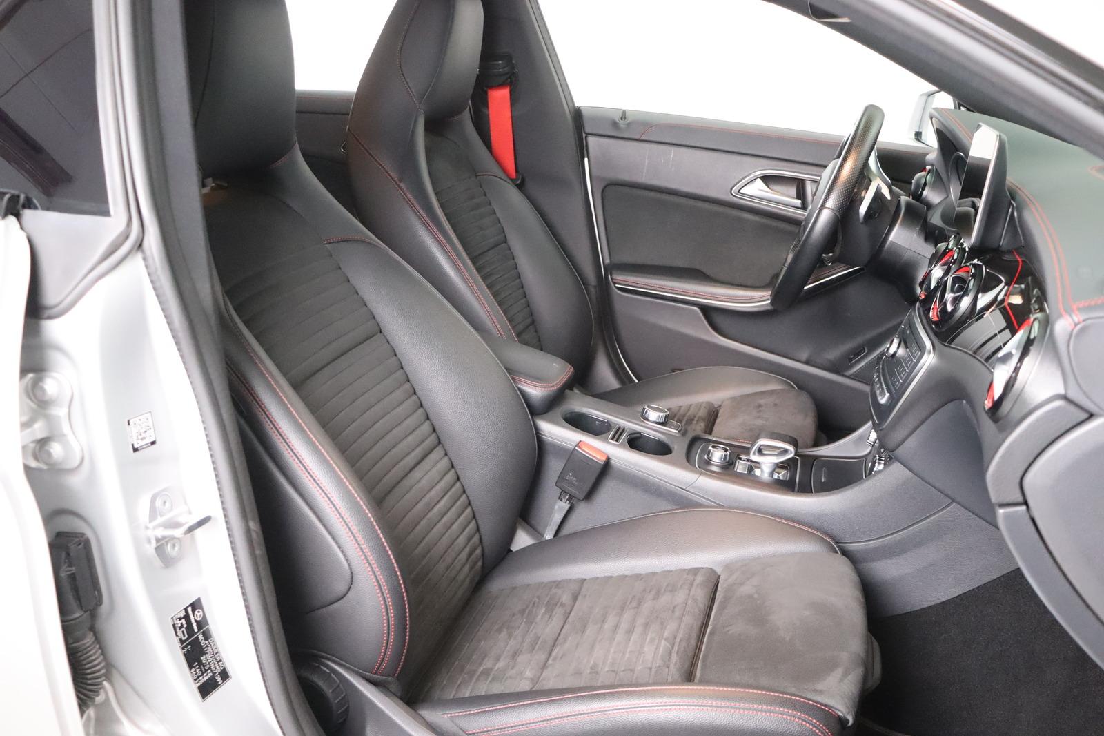 Mercedes-Benz CLA 45 AMG 4Matic Coupe * Led * Navi * Alcantara
