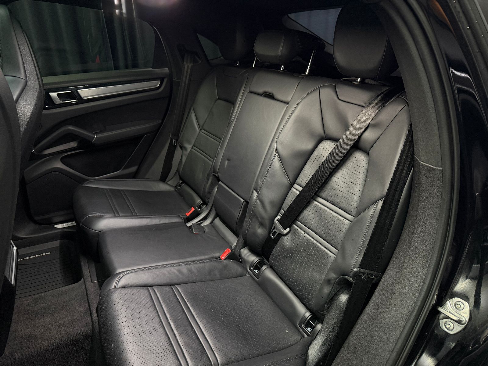 Fahrzeugabbildung Porsche Cayenne Coupe Basis |LED|LUFT|STDHZ