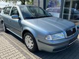 Skoda Octavia 1.6  Combi Ambiente - Skoda Octavia aus 2001: Kombi