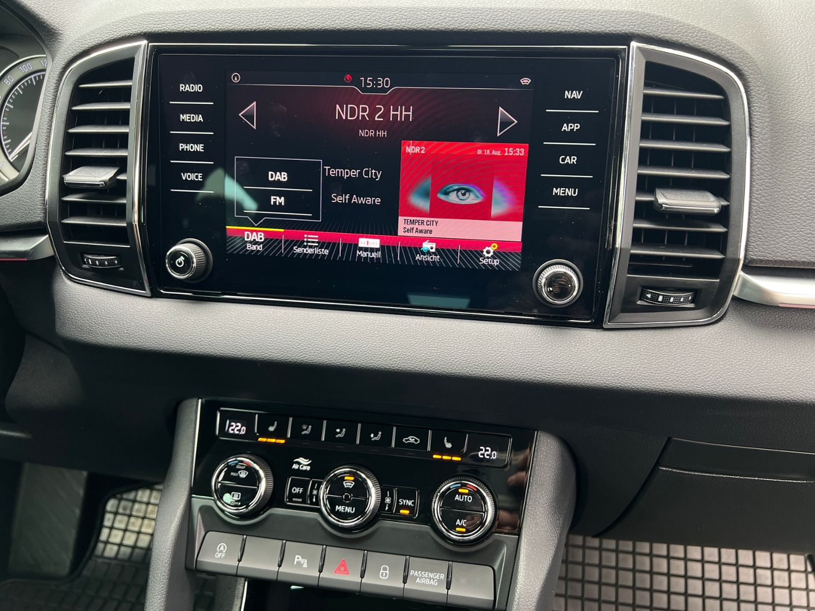 Fahrzeugabbildung SKODA Karoq Style 1.5 TSI DSG *AHK, LED, SmartLink, Ka