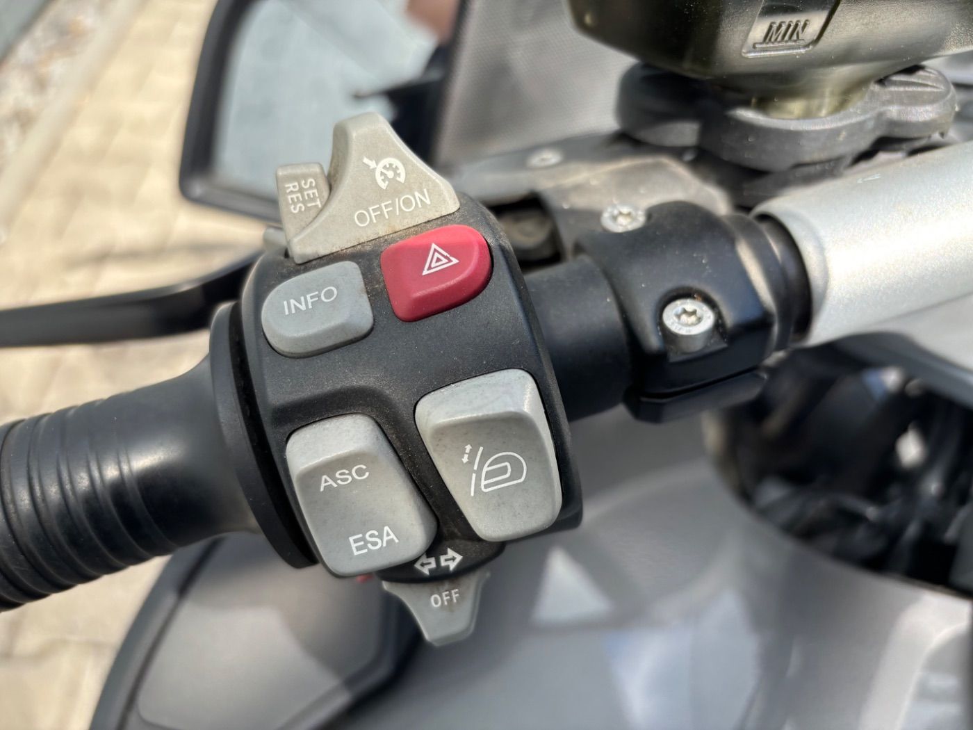 Fahrzeugabbildung BMW R 1200 RT mit Topcase und Navigator aus 1. Hand