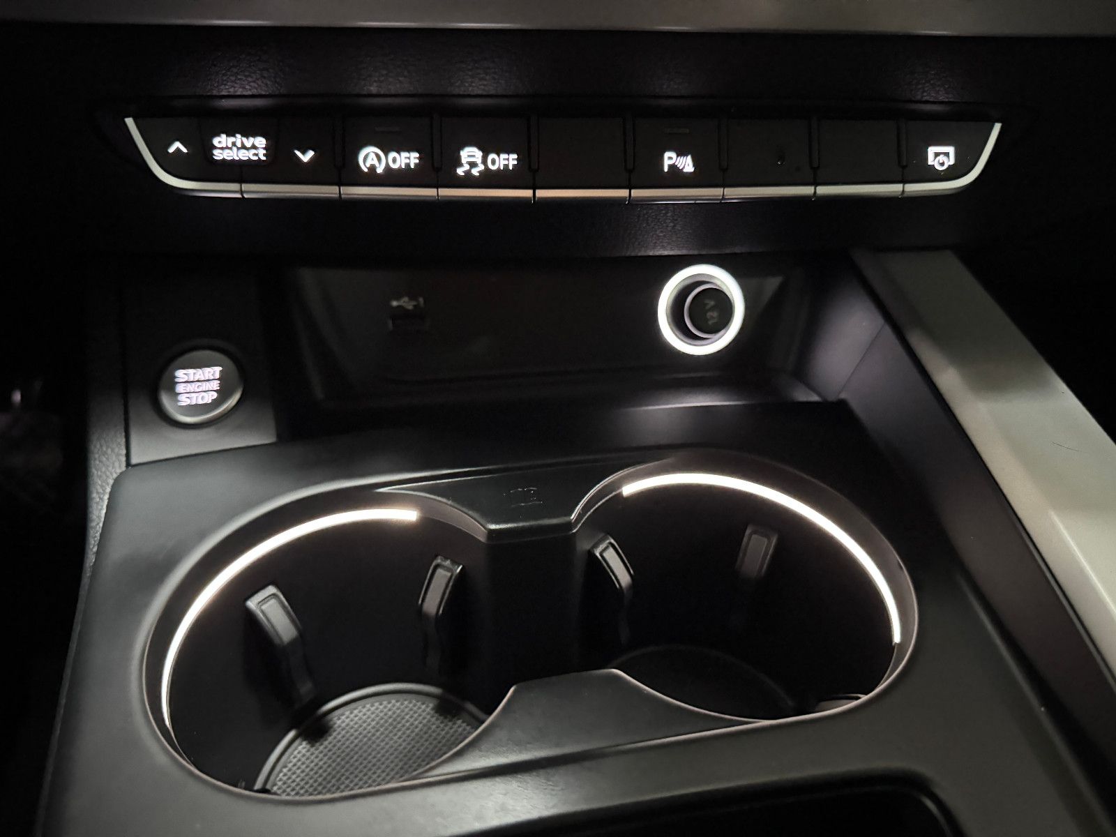 Fahrzeugabbildung Audi A4 45 TDI QUATTRO 2X S-LINE BLACK EDITION 19´RS