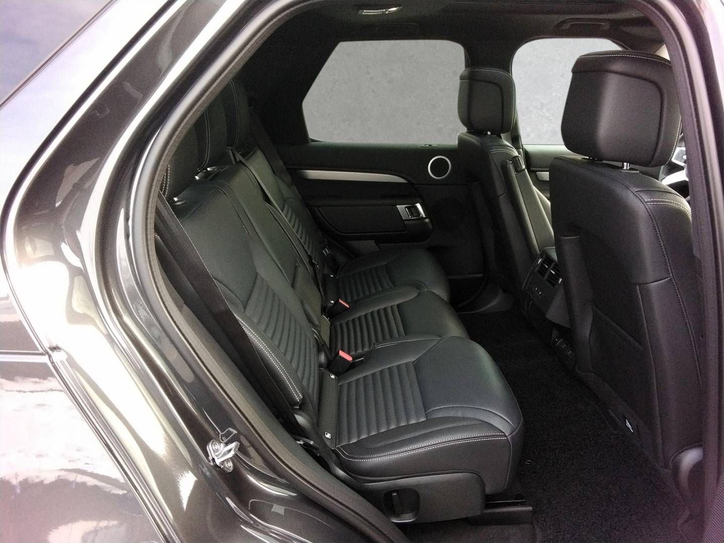 Fahrzeugabbildung Land Rover Discovery D250 Dynamic SE