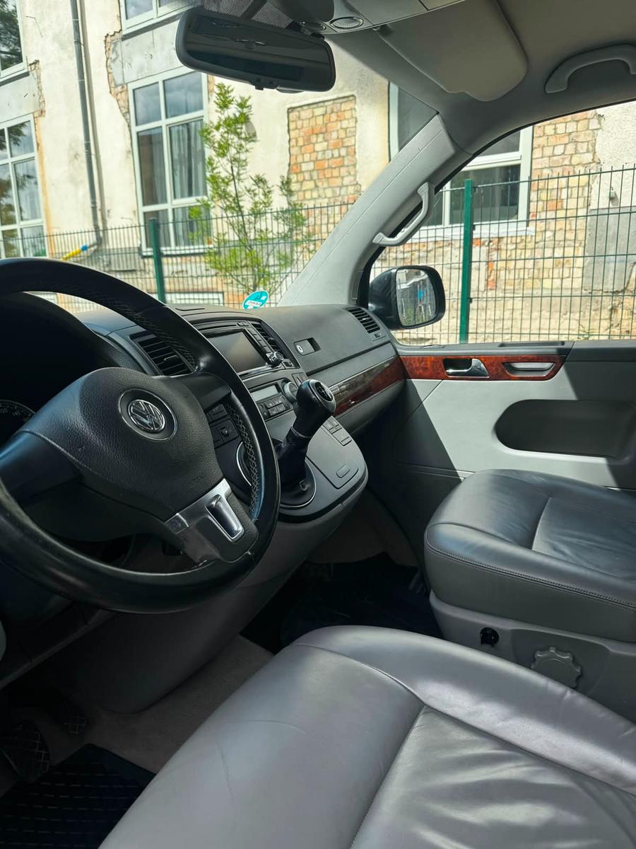 VOLKSWAGEN T5 MULTIVAN 2.5 TDI 174ch HIGHLINE BVM Toit ouvrant Sièges chauffants cuir