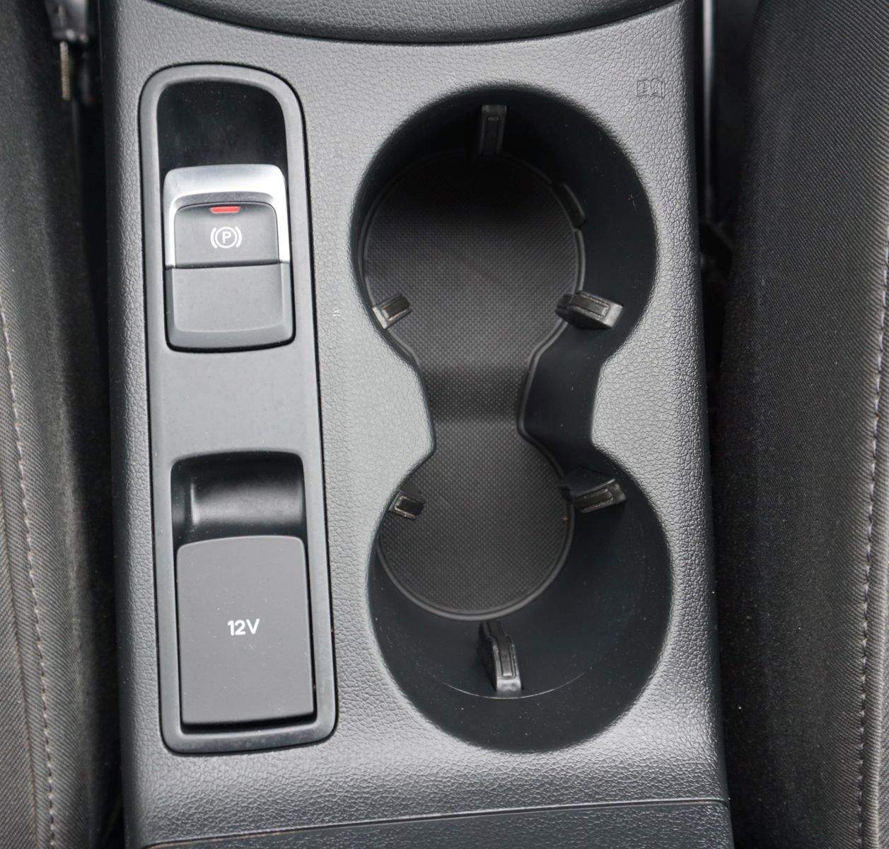 Fahrzeugabbildung Audi Q3 S Line, Navi, LED, AHK, Keyless, Start & Stop