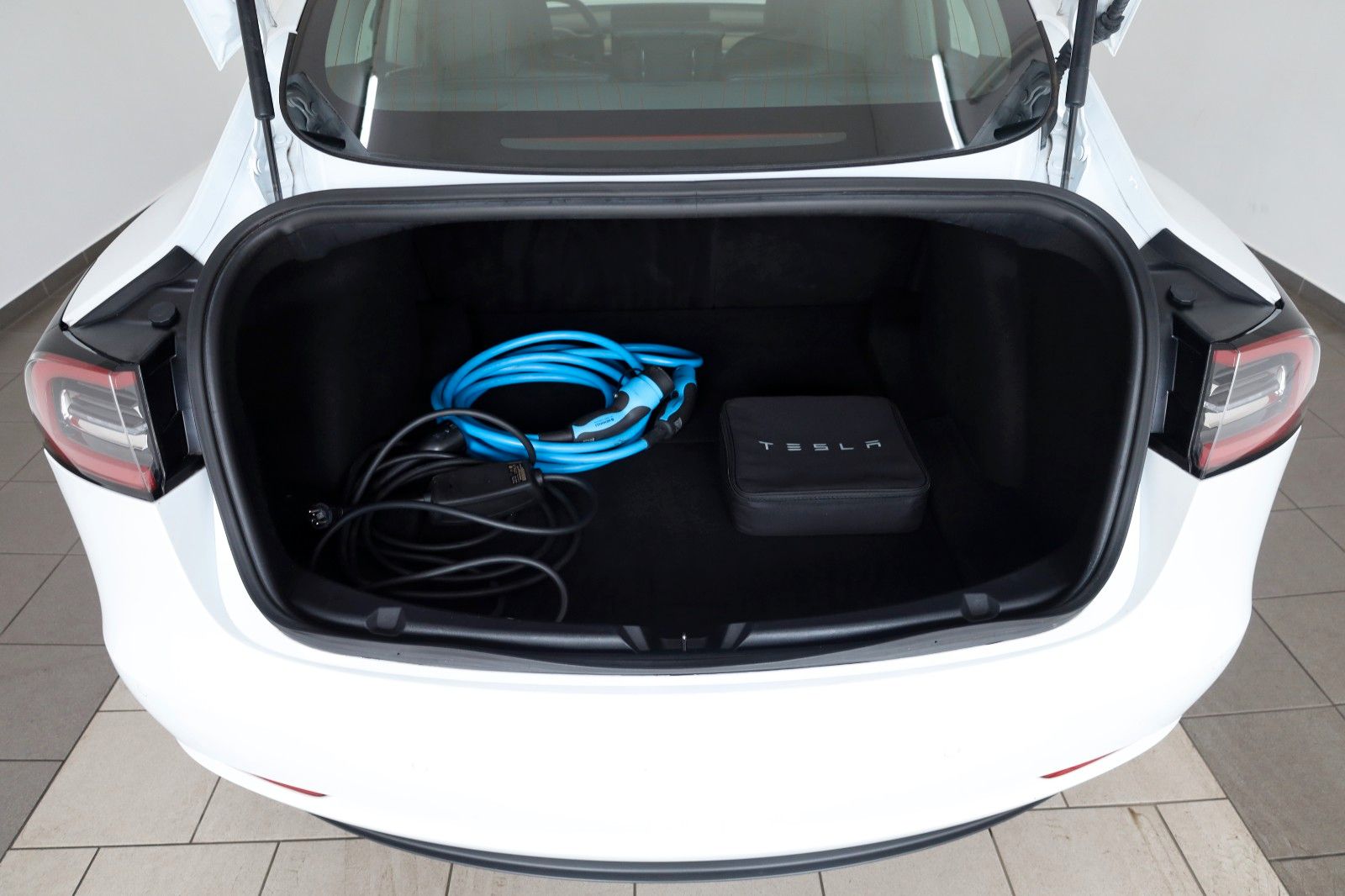 Fahrzeugabbildung Tesla Model 3 Long Range Dual AWD,ACC,360Kam.,Panorama