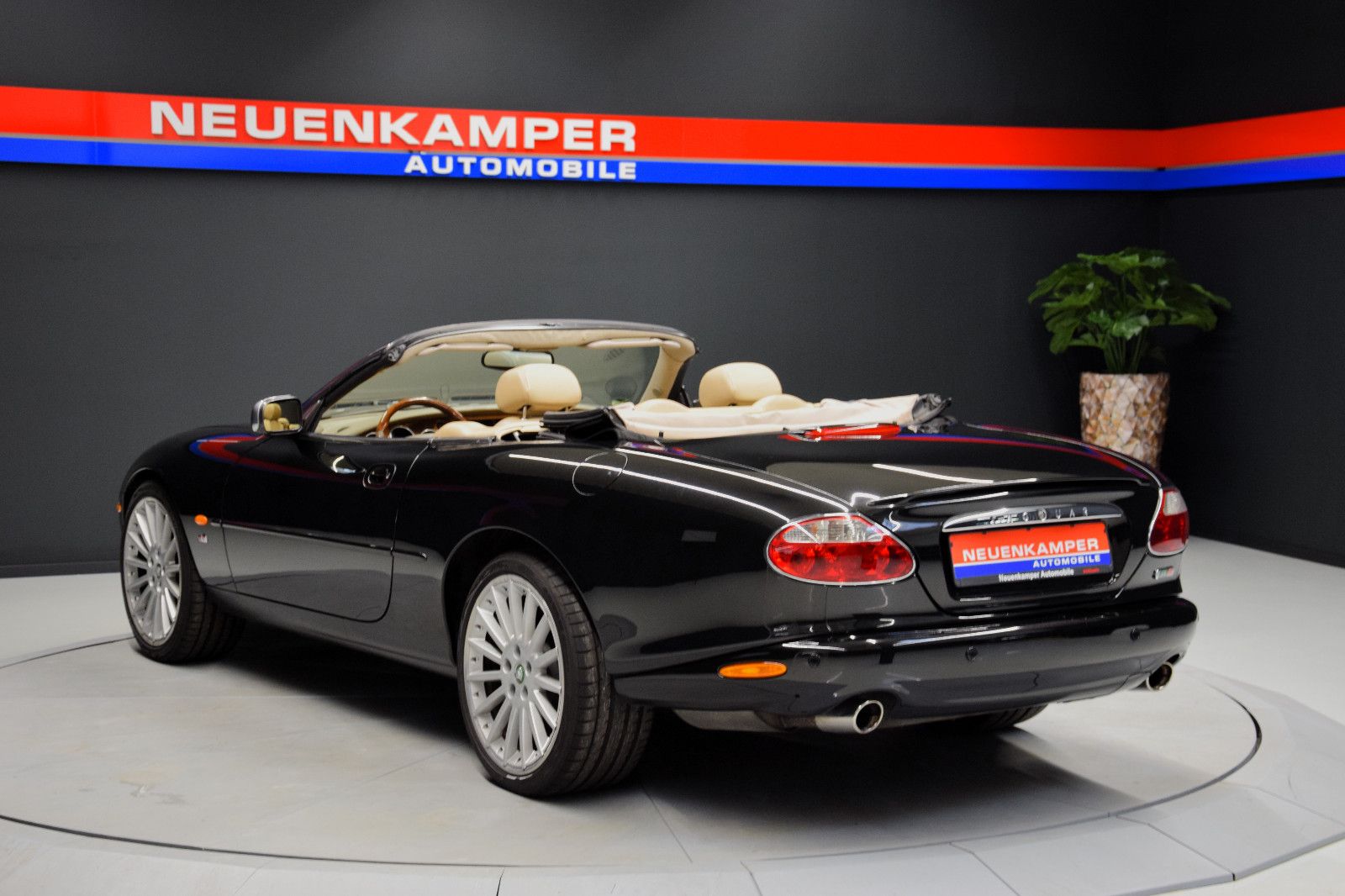 Fahrzeugabbildung Jaguar XKR Convertible Sitzh. Klimaaut. Alpine Tempomat