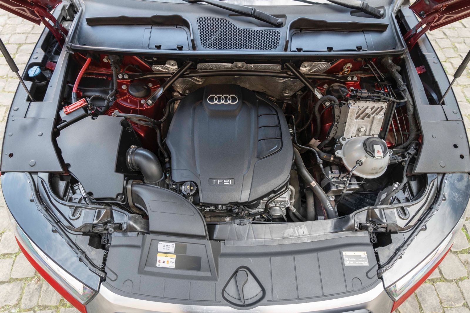 Fahrzeugabbildung Audi Q5 TFSI QUATTRO S-LINE PANO LED KAM NAV SZH SZB