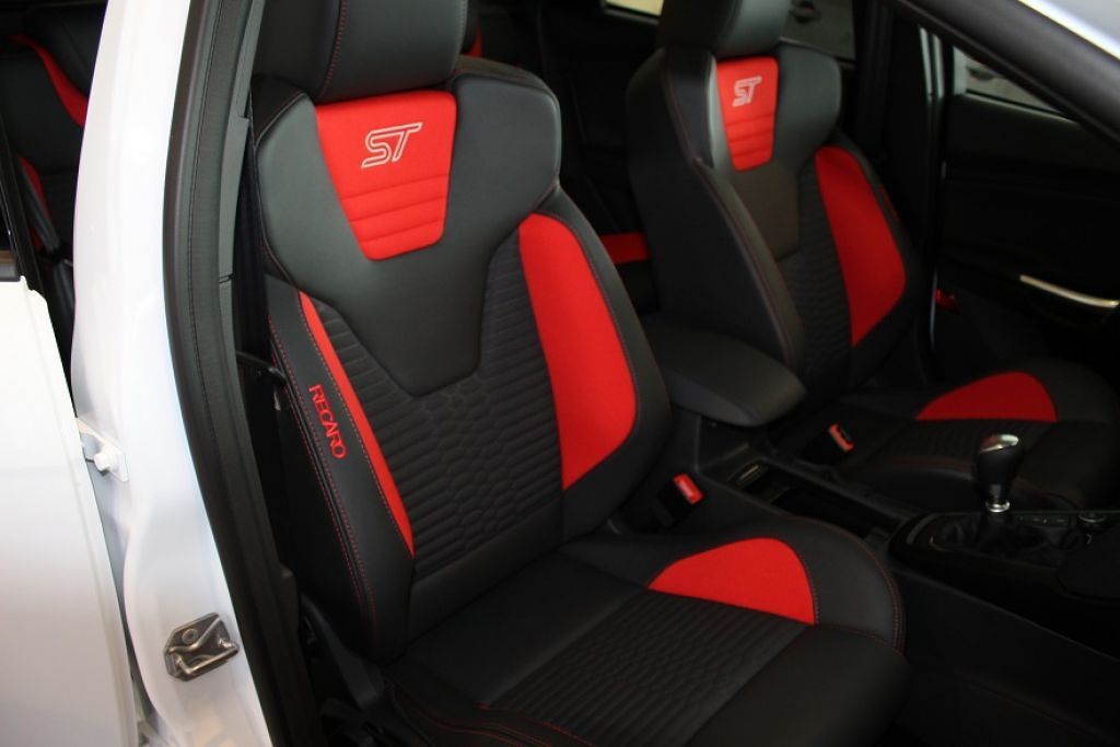 Fahrzeugabbildung Ford Focus Turnier ST / Leder-Sport-Paket