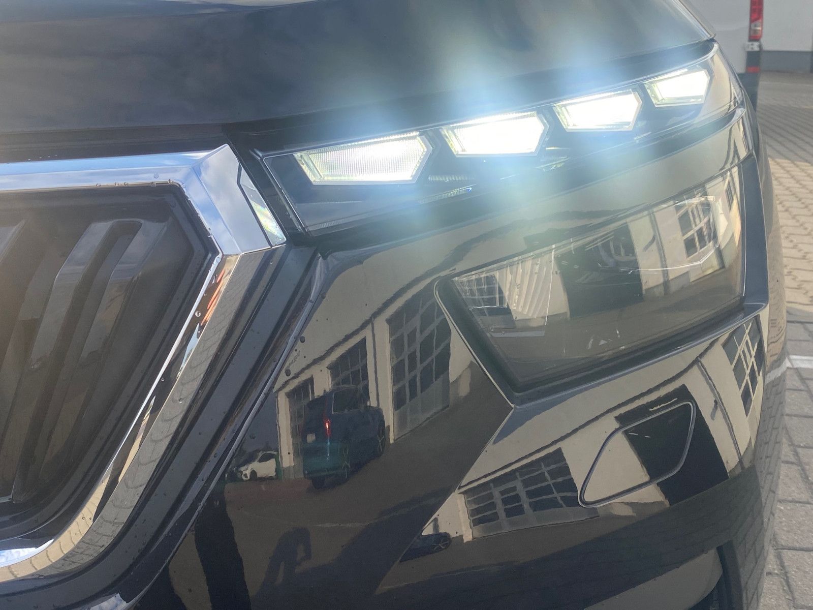 Fahrzeugabbildung SKODA Kamiq 1.5l TSI ACT TOUR *LED*NAV*ACC*KAMERA*PDC*