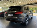 Volkswagen Touareg R-Line 4Motion*1.HAND*MwsT*LEDER*LED* - VW Touareg Gebrauchtwagen in Bremen