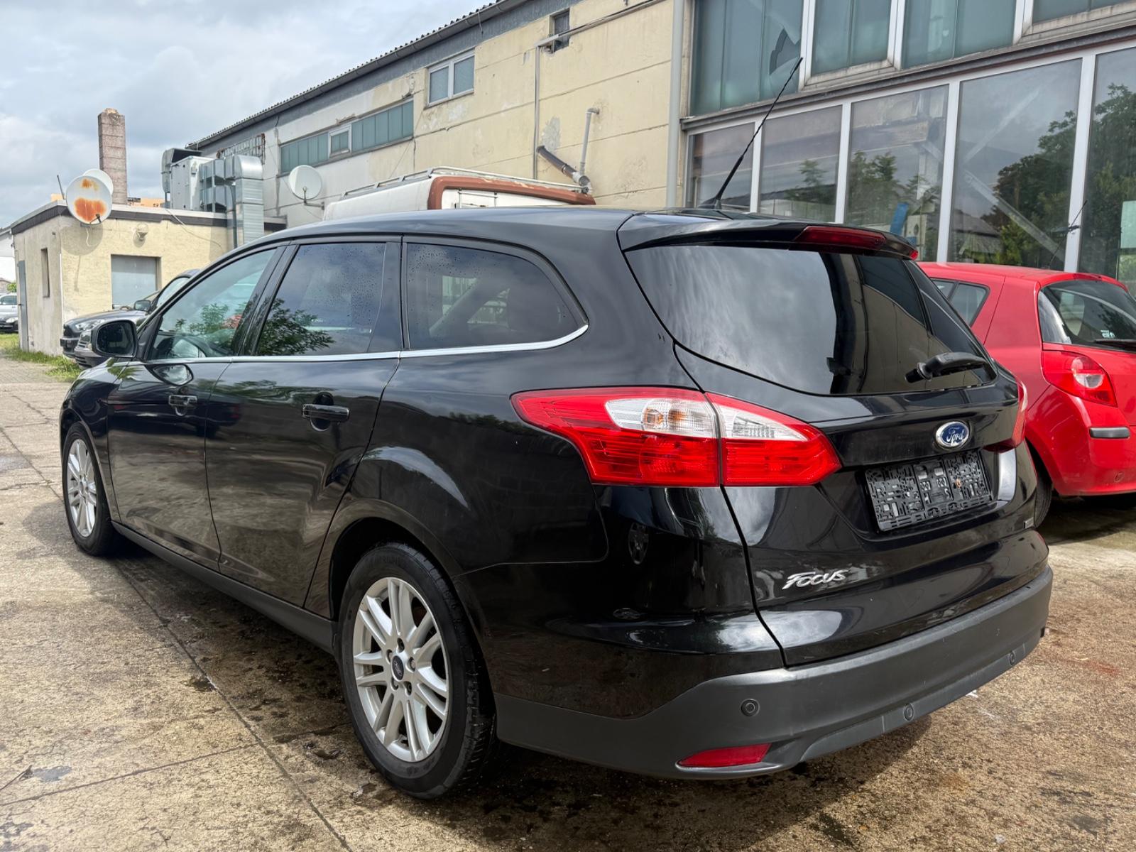 Ford Focus 2012 — engine 998 cm³, 125 HP (92kW)