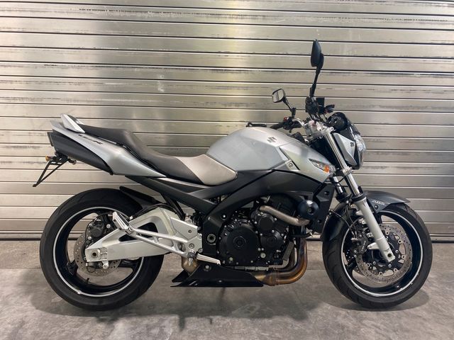 Suzuki GSR600A mit Zubehör