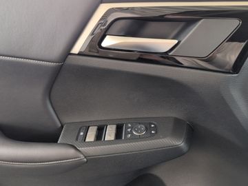 Mitsubishi OUTLANDER PHEV INTRO EDITION *ACC*STANDHZG*NAVI*