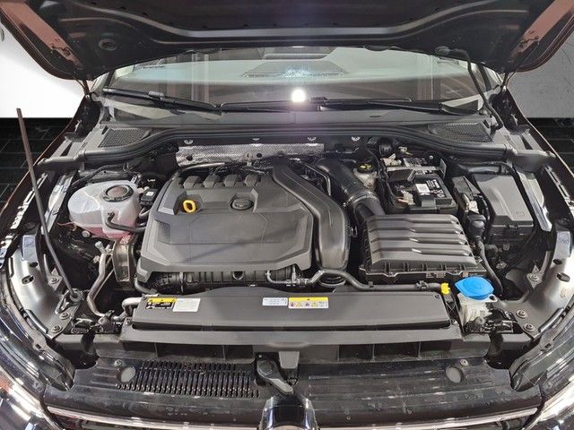 Fahrzeugabbildung Volkswagen Golf VIII Variant TSI Life STH LED Navi AID ACC