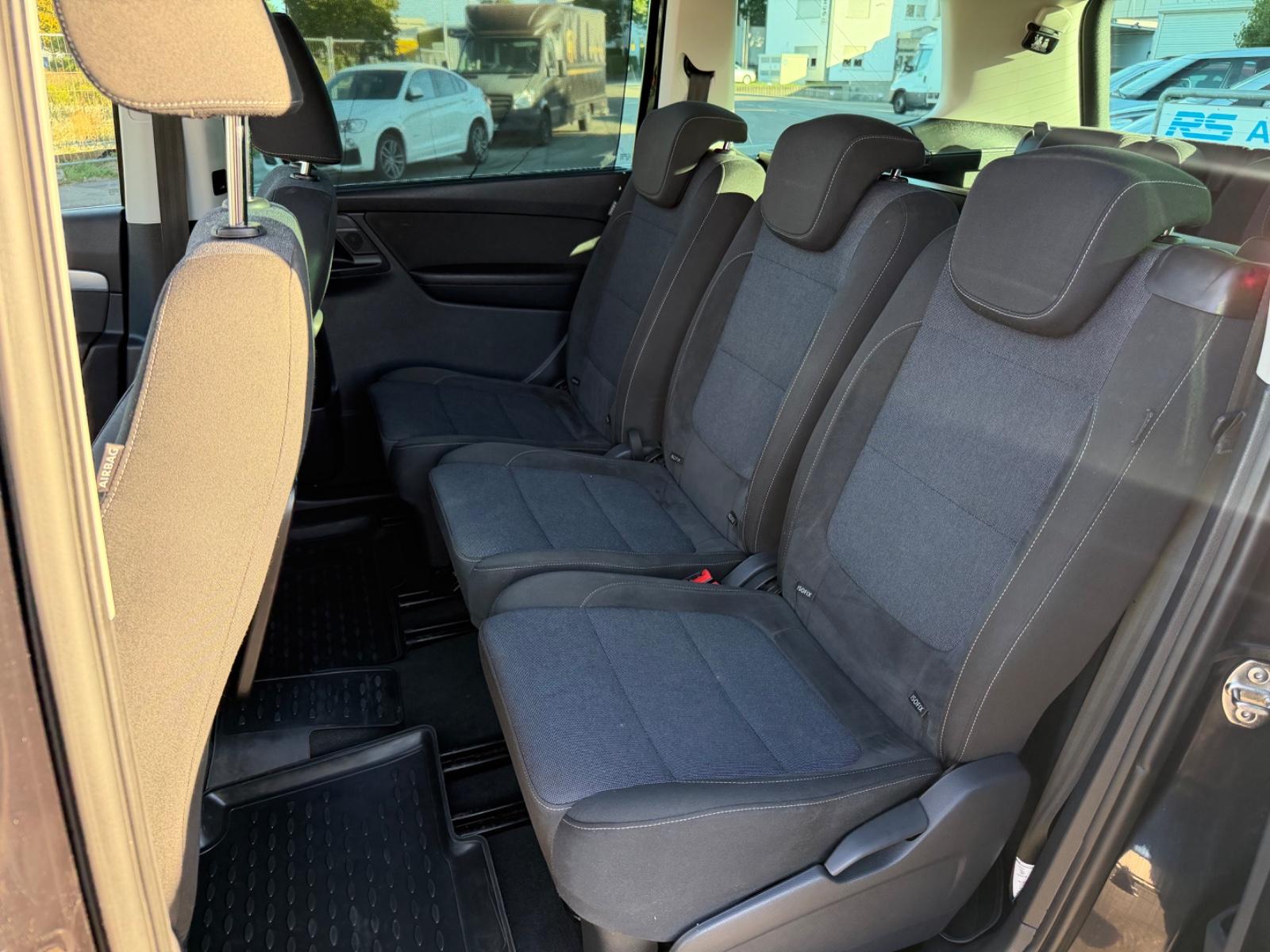 Volkswagen Sharan 2012 — photo 18