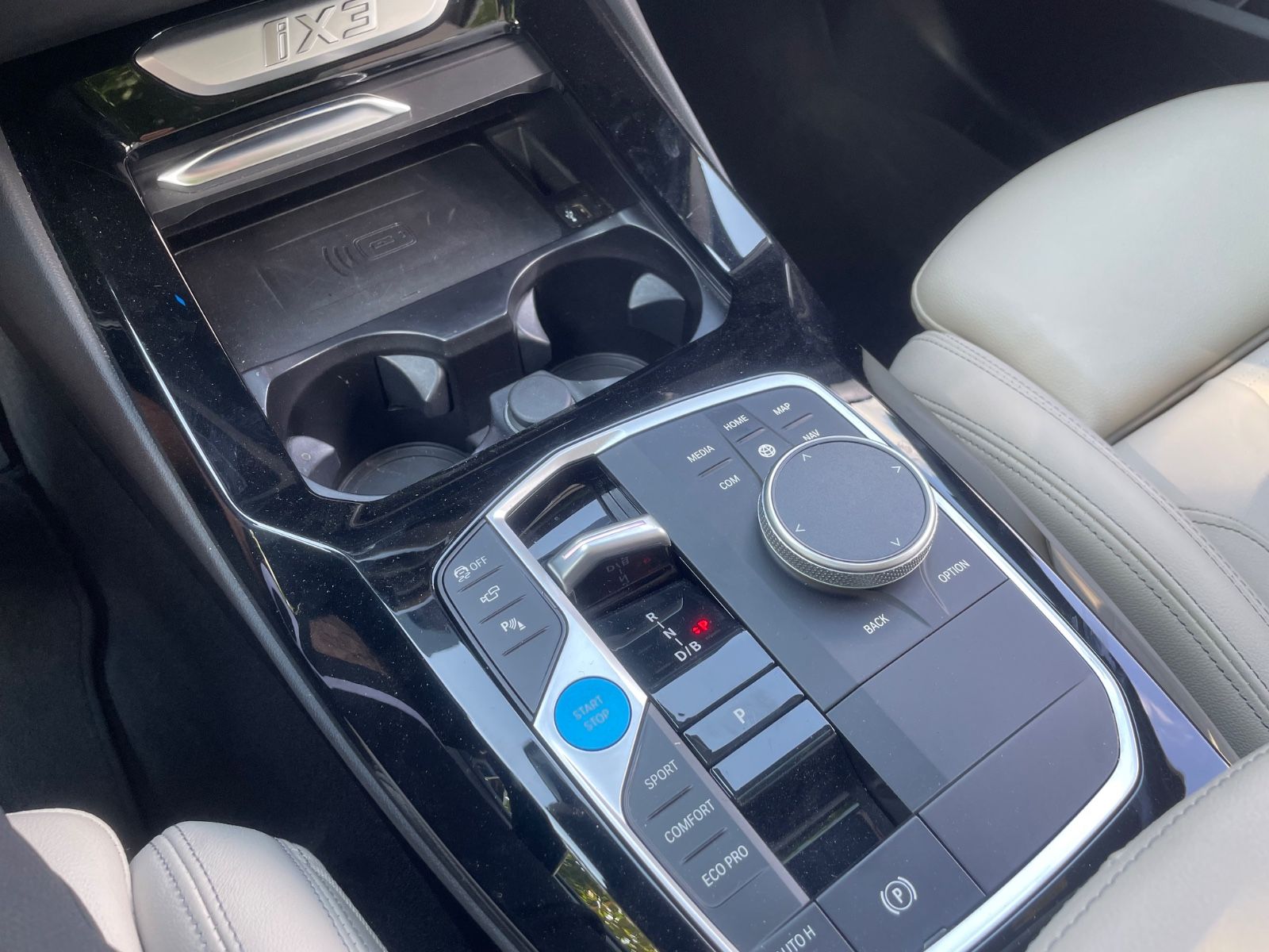 BMW iX3 Impressive Panora Head Up 360°Kamera foto 14