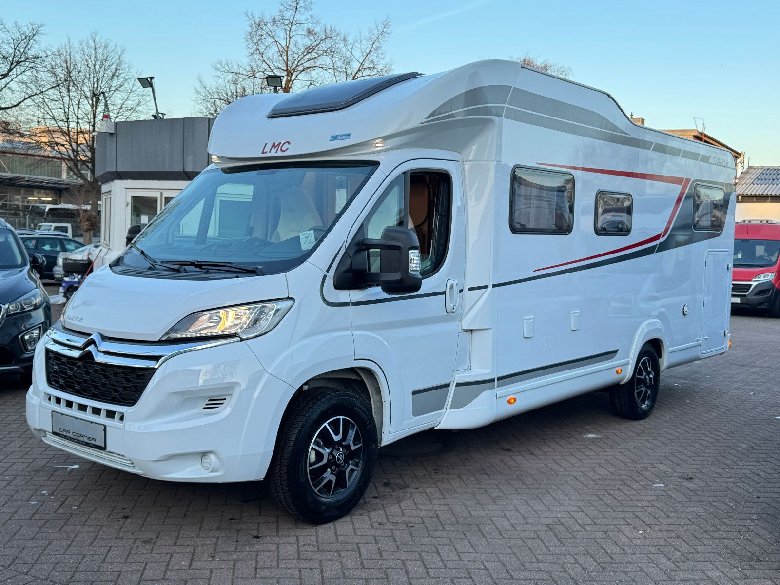 Fahrzeugabbildung LMC TOURER LIFT H 730 G DACHKLIMA SAT SKYROOF HUBBET