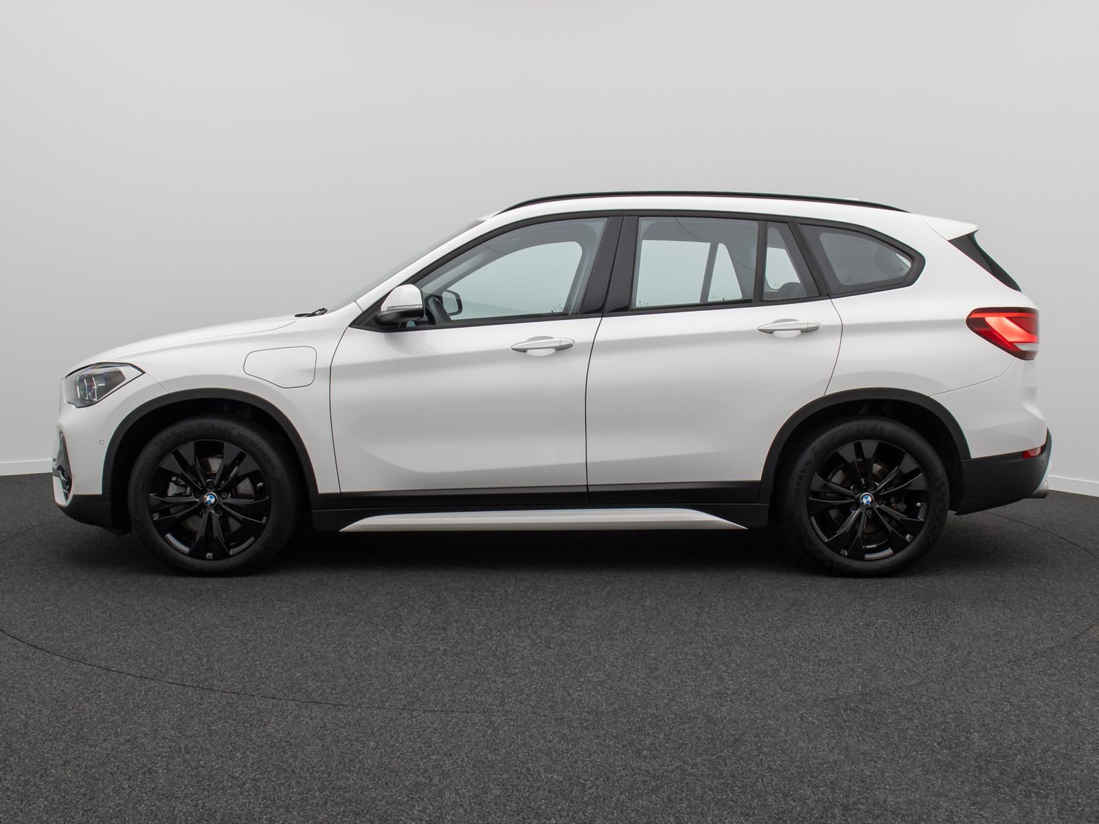 Fahrzeugabbildung BMW X1 xD25e Sport Line ParkAss DAB Navi LED 18Zoll