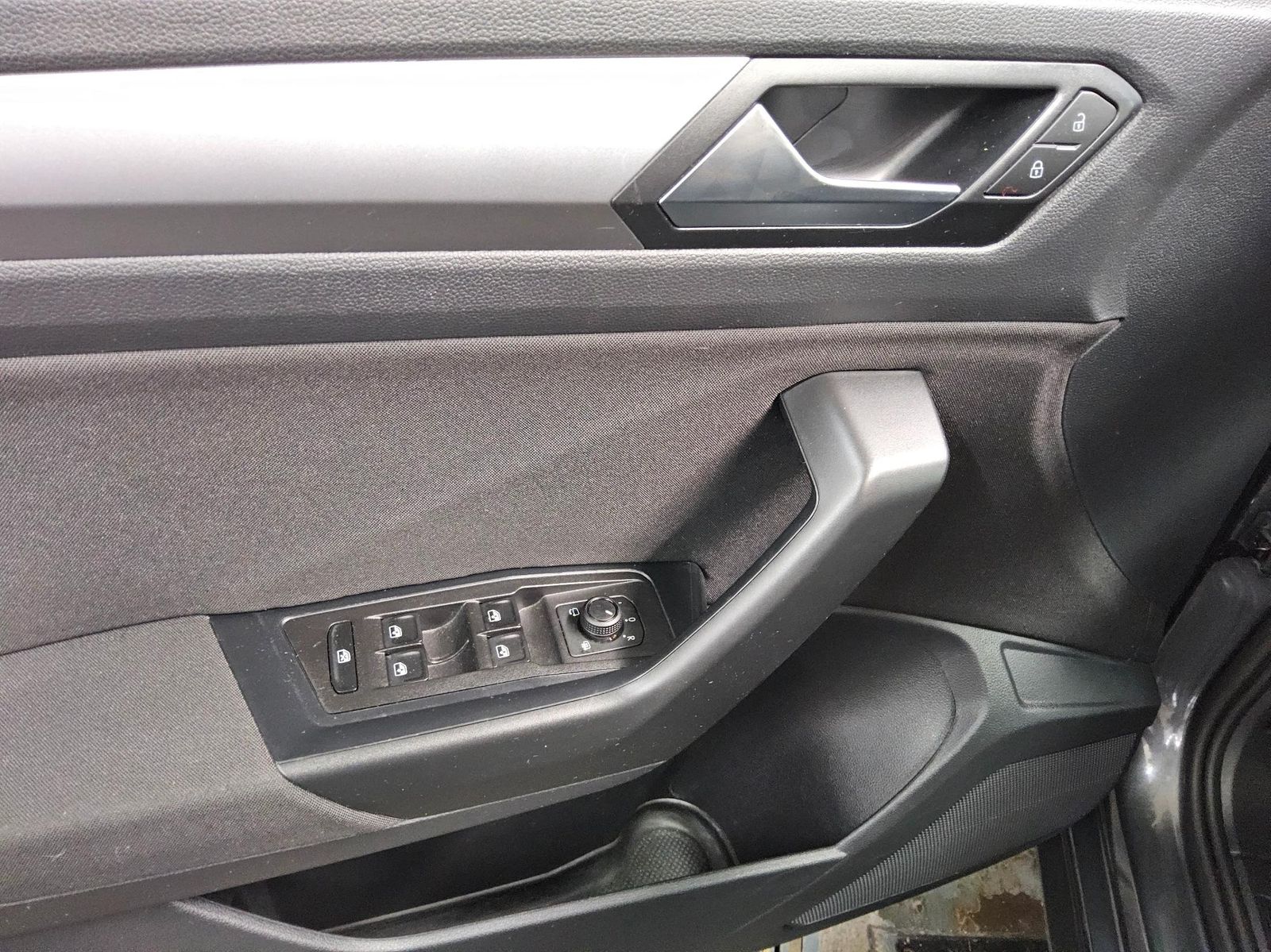 Volkswagen T-Roc 1.0 TSI Life LED DC PDC Shz foto 10