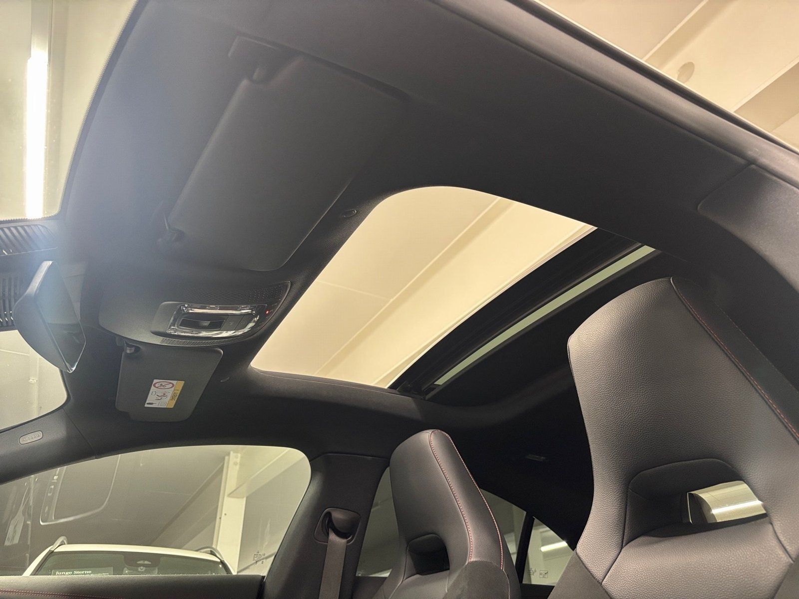 Fahrzeugabbildung Mercedes-Benz CLA 200 AMG*Pano*AHK*STHZG*Distronic*Totwinkel*