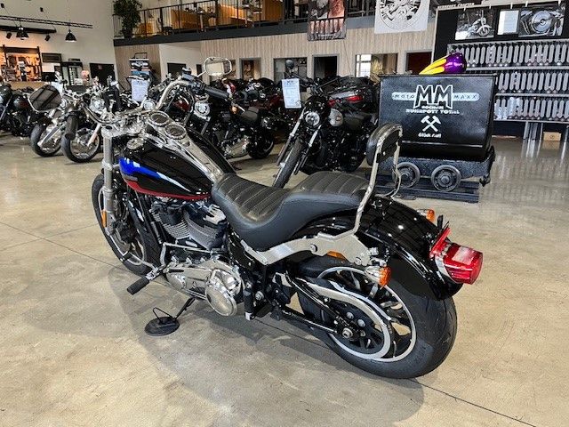 Fahrzeugabbildung Harley-Davidson Low Rider 107cui mit Miller Edelstahl Auspuff