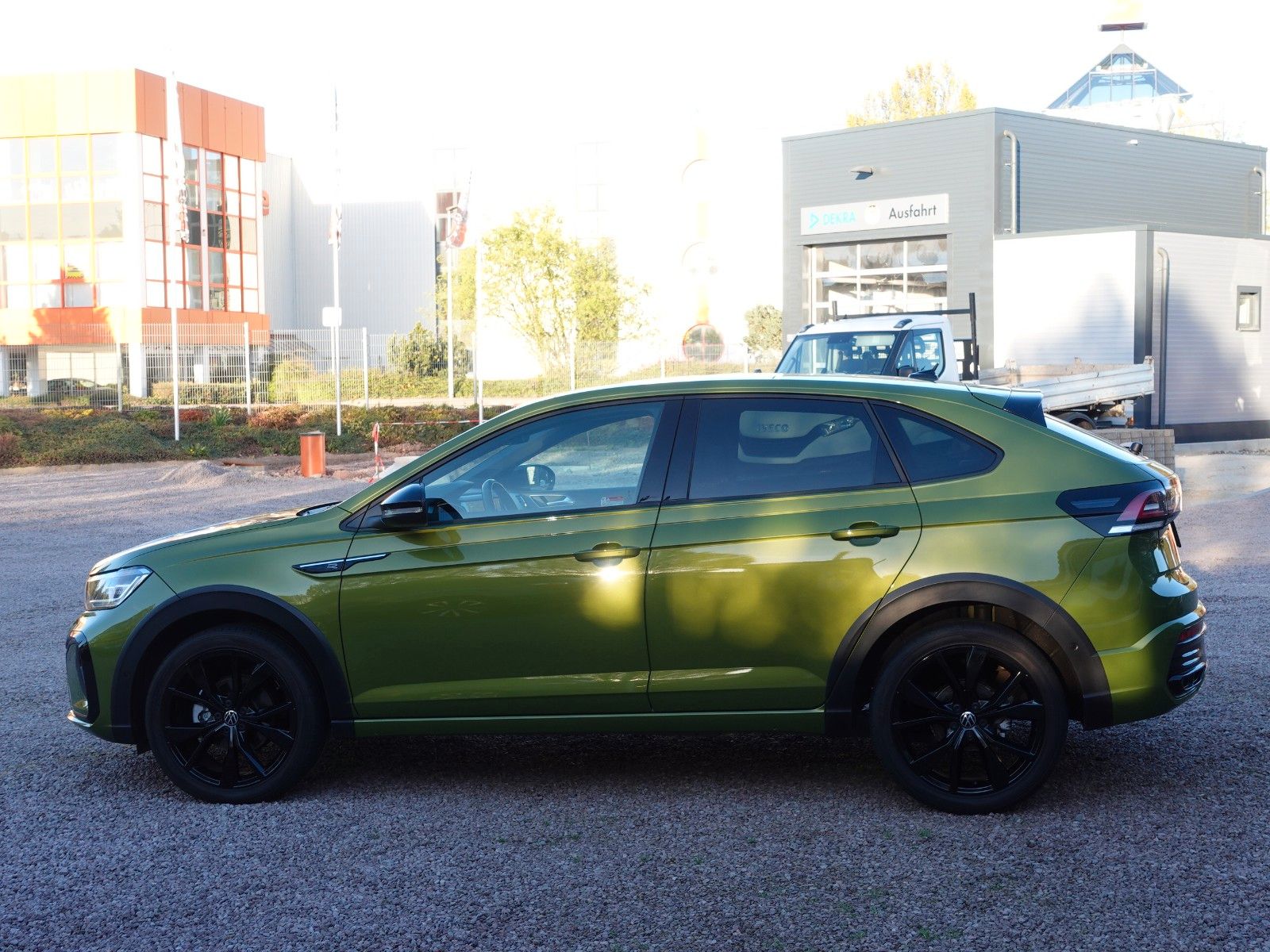Fahrzeugabbildung Volkswagen Taigo 1.5 TSI DSG R-Line Black Style AHK Assist