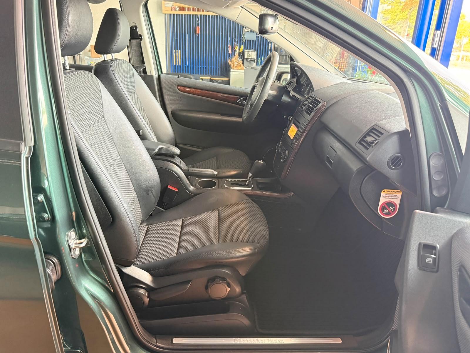 Mercedes-Benz A 180 Elegance Autom. / 30 Tkm/Sitzheizung / PDC