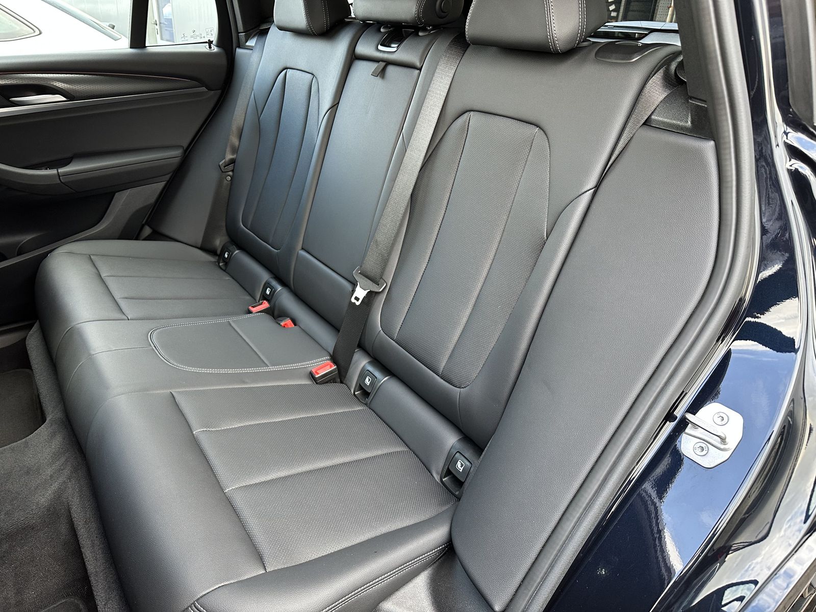 Fahrzeugabbildung BMW X3 xDrive20d M-Sport NAV+LED+HEAD-UP+ACC+19ZOLL