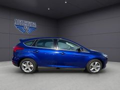 FORD Focus Lim. Titanium KLIMA,NAVI,PDC,TEMPOMAT,ESP