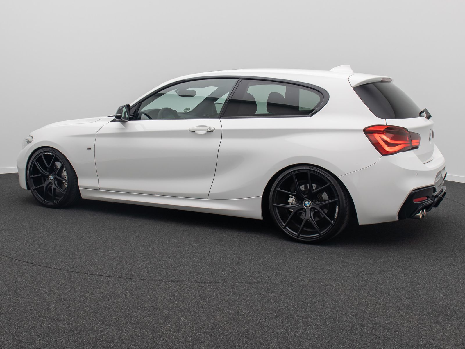 Fahrzeugabbildung BMW 118 d M Sport, Schiebedach,19 " Gewindefahrwerk